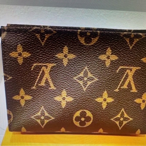 New Authentic Louis Vuitton Monogram canvas Toiletry Pouch, made in France 🇫🇷 - Picture 8 of 10